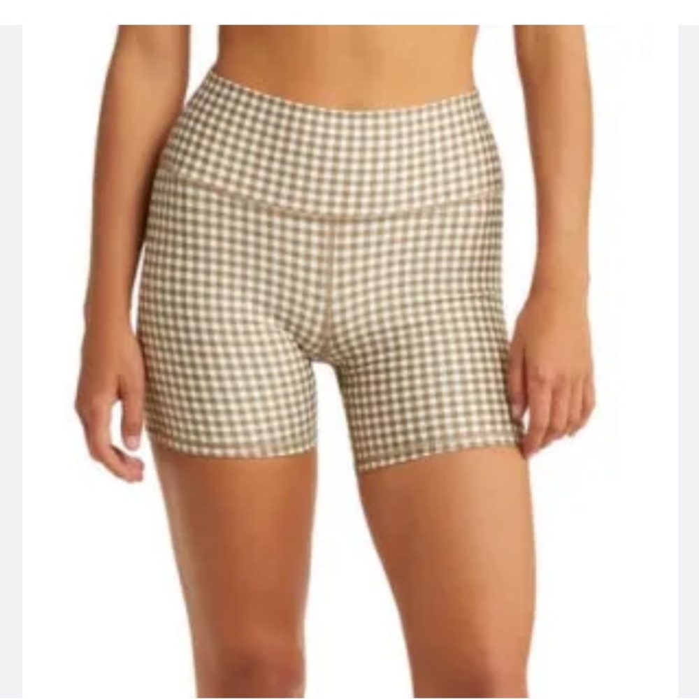 Alo Yoga Airlift Gingham Bike Shorts in Macadamia Size S